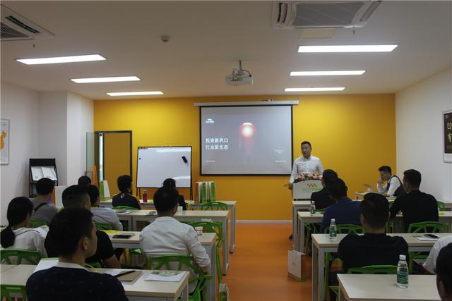 跨界融合，共話未來 2018北京凹凸教育集團教育投資峰會四川成功舉辦